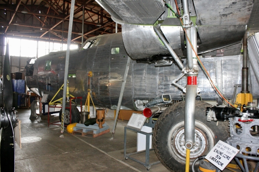 undercarriage of the B-24