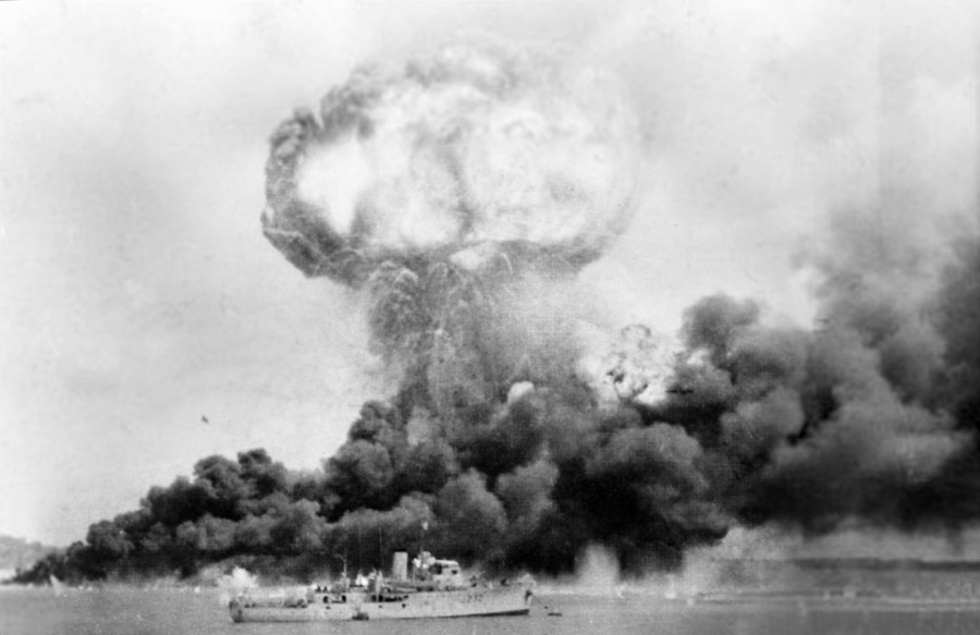 Japan attacks Australia Darwin in flames - February 19th, 1942