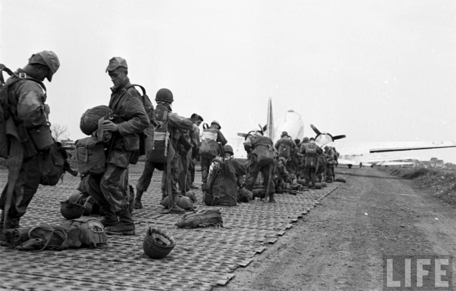 French Paratroops preparing to board a C-47 Dakota to head to Dien Bien Phu in 1954