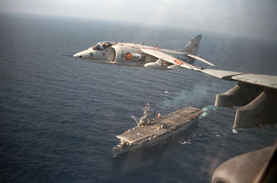 Spanish Navy AV-8S Matador over the Spanish aircraft carrier DEDALO (R01) in 1988