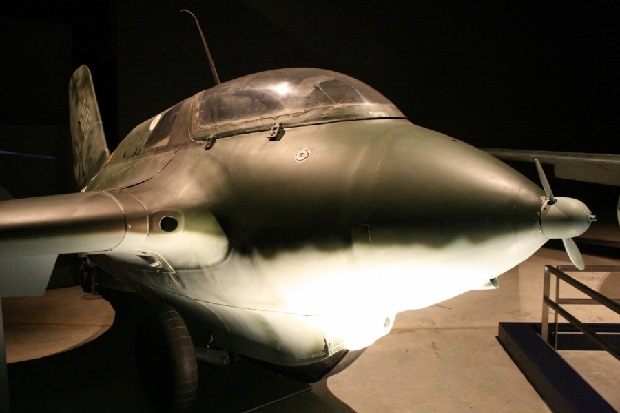 The small propeller on the nose of the Me-163 was used to generate power (with a backup battery) for onboard systems such as the radio, control circuits etc.