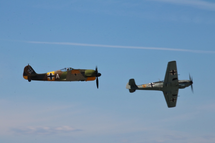 FHC Bf 109E-3 banks away sharply from the Fw 190A-5
